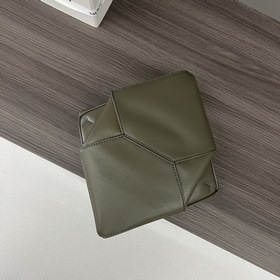 Новая мини-сумка Puzzle Fold от Loewe 