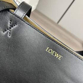 Новая модель Loewe — небольшая сумка P