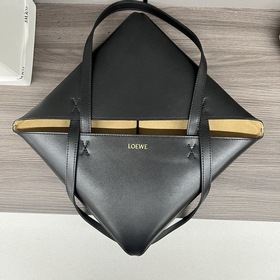 Новая модель Loewe — небольшая сумка P
