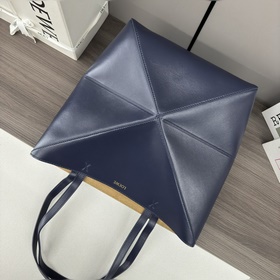 Новая модель Loewe — небольшая сумка P