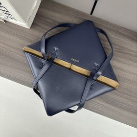Новая модель Loewe — небольшая сумка P