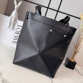 Новая модель Loewe — небольшая сумка P