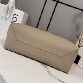 Новая модель Loewe — большая сумка Puz