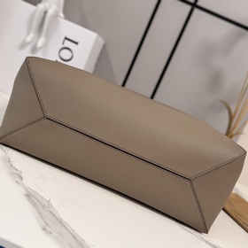 Новая модель Loewe — большая сумка Puz