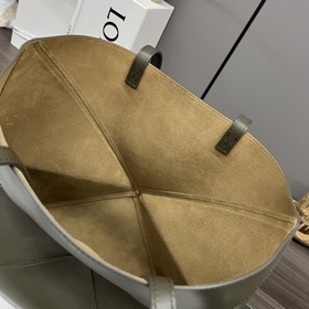 Новая модель Loewe — небольшая сумка P