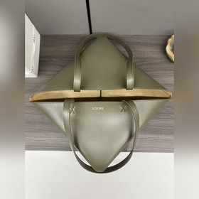 Новая модель Loewe — небольшая сумка P