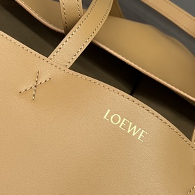 Новая модель Loewe — небольшая сумка P