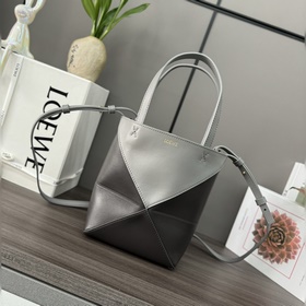 Новая мини-сумка Puzzle Fold от Loewe,