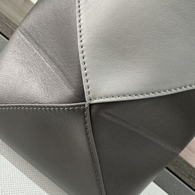 Новая мини-сумка Puzzle Fold от Loewe,