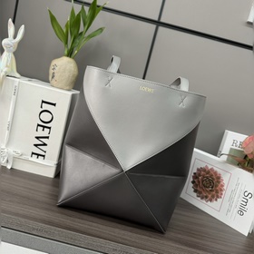 Новая модель Loewe — небольшая сумка P