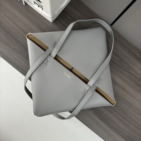 Новая модель Loewe — небольшая сумка P
