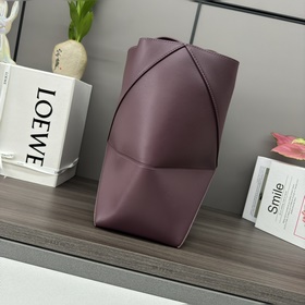Новая модель Loewe — небольшая сумка P