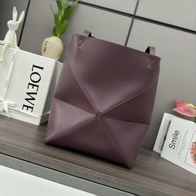 Новая модель Loewe — небольшая сумка P