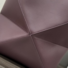 Новая модель Loewe — небольшая сумка P