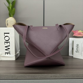 Новая модель Loewe — небольшая сумка P