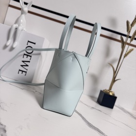Новая мини-сумка Puzzle Fold от Loewe