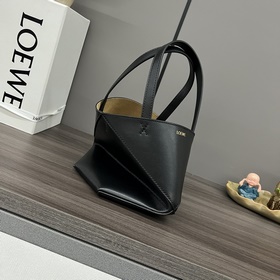 Новая мини-сумка Puzzle Fold от Loewe 