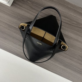 Новая мини-сумка Puzzle Fold от Loewe 