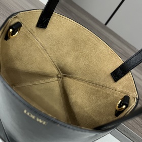 Новая мини-сумка Puzzle Fold от Loewe 