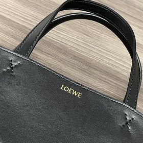 Новая мини-сумка Puzzle Fold от Loewe 