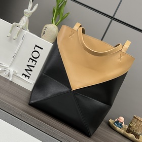 Новая модель Loewe — небольшая сумка P