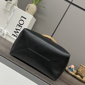 Новая модель Loewe — небольшая сумка P