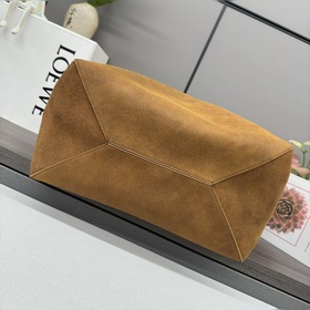 Новая модель Loewe — большая сумка Puz