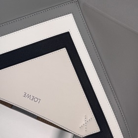 Новая сумка Puzzle Fold от Loewe отлич