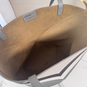 Новая сумка Puzzle Fold от Loewe отлич