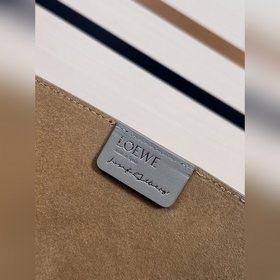 Новая сумка Puzzle Fold от Loewe отлич