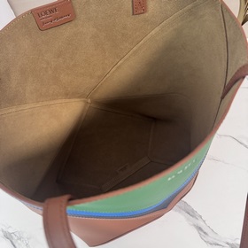 Новая сумка Puzzle Fold от Loewe отлич