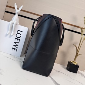 Новая сумка Puzzle Fold от Loewe отлич