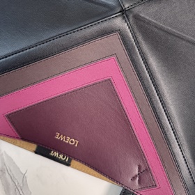 Новая сумка Puzzle Fold от Loewe отлич