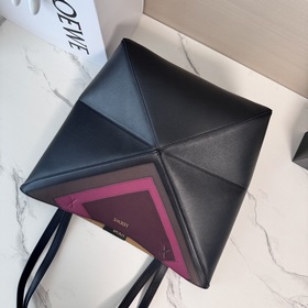 Новая сумка Puzzle Fold от Loewe отлич