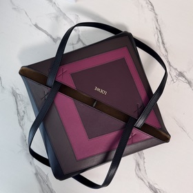 Новая сумка Puzzle Fold от Loewe отлич