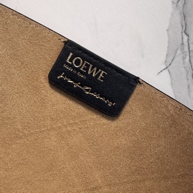 Новая сумка Puzzle Fold от Loewe отлич