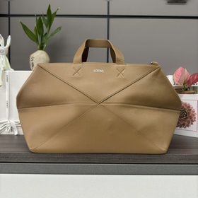 Новая сумка Loewe «Puzzle Fold Duffle»