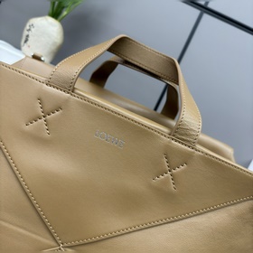 Новая сумка Loewe «Puzzle Fold Duffle»