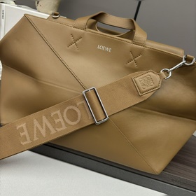 Новая сумка Loewe «Puzzle Fold Duffle»