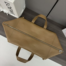 Новая сумка Loewe «Puzzle Fold Duffle»