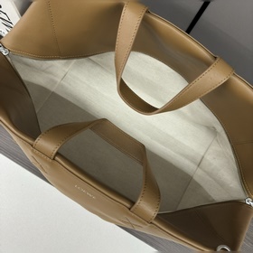 Новая сумка Loewe «Puzzle Fold Duffle»