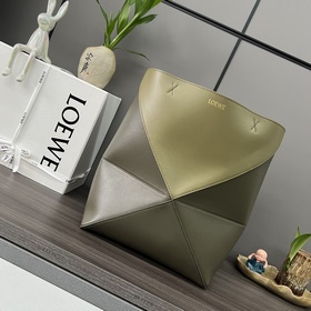 Новая модель Loewe — небольшая сумка P