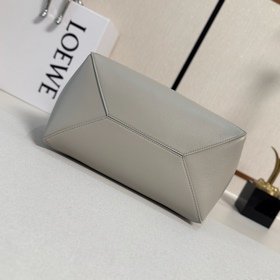 Новая модель Loewe — небольшая сумка P