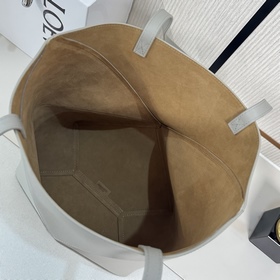 Новая модель Loewe — небольшая сумка P
