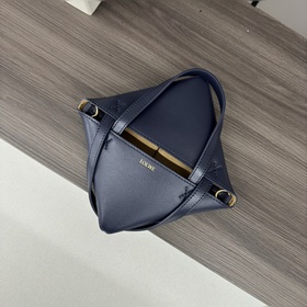 Новая мини-сумка Puzzle Fold от Loewe 