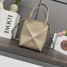Новая мини-сумка Puzzle Fold от Loewe