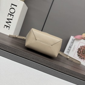 Новая мини-сумка Puzzle Fold от Loewe