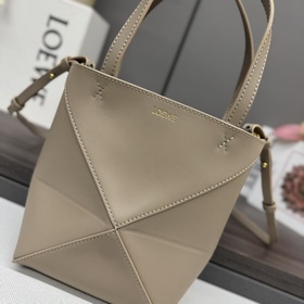 Новая мини-сумка Puzzle Fold от Loewe 