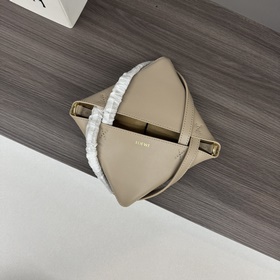 Новая мини-сумка Puzzle Fold от Loewe 