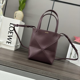 Новая мини-сумка Puzzle Fold от Loewe